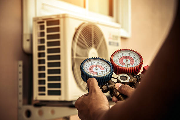 Professional Hvac technician working in Jacksonville, FL